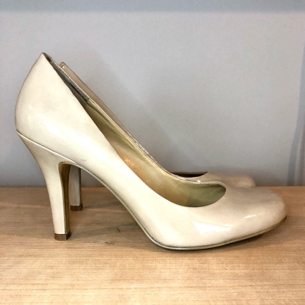 🤩 Nude patent heels 🤩